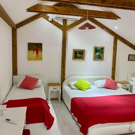 Silent Village Villa With Swimming Pool 莫斯塔尔 外观 照片