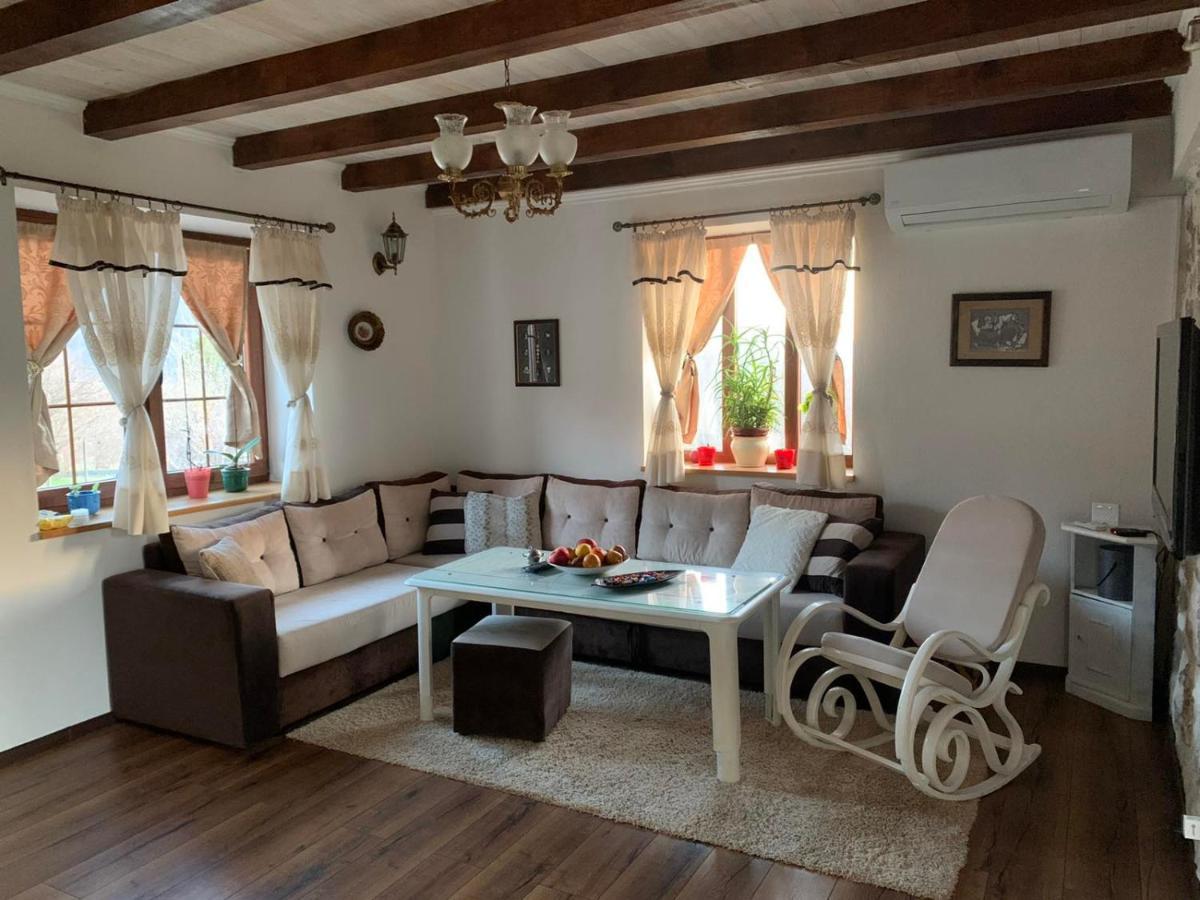 Silent Village Villa With Swimming Pool 莫斯塔尔 外观 照片