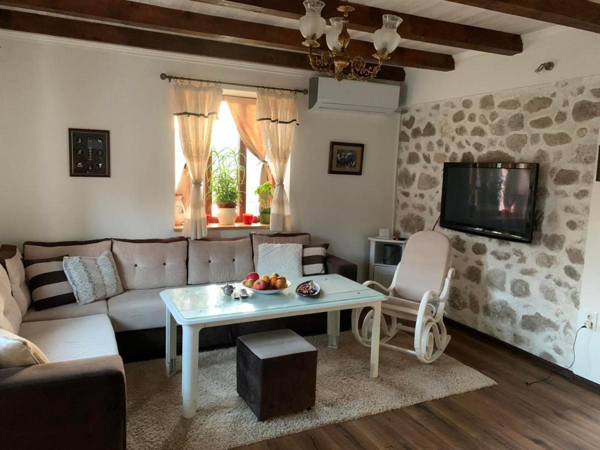 Silent Village Villa With Swimming Pool 莫斯塔尔 外观 照片