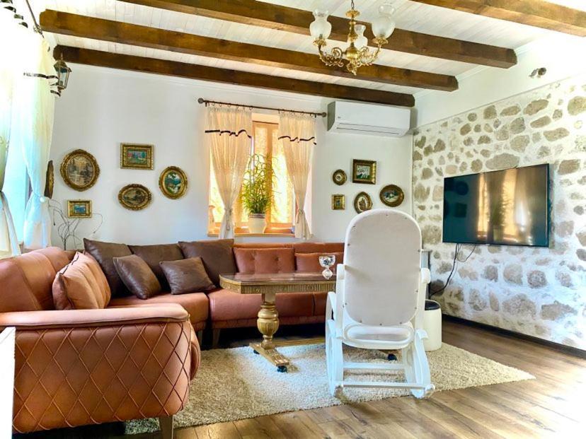 Silent Village Villa With Swimming Pool 莫斯塔尔 外观 照片